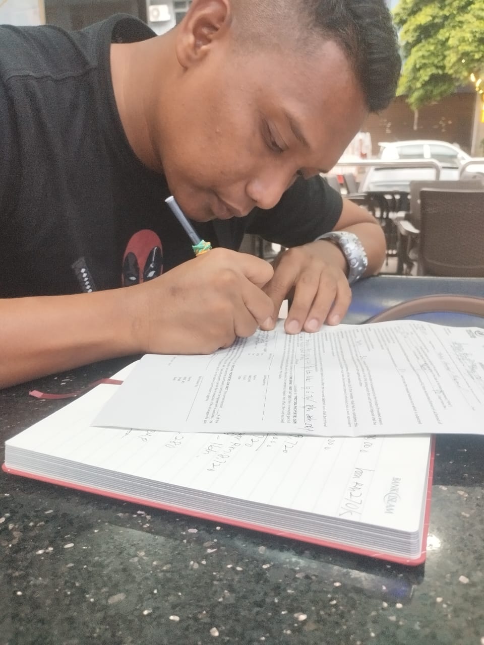 Dokumentasi urusan hartanah bersama klien