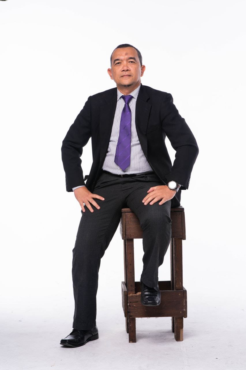 Azman Zakaria, ejen hartanah berdaftar